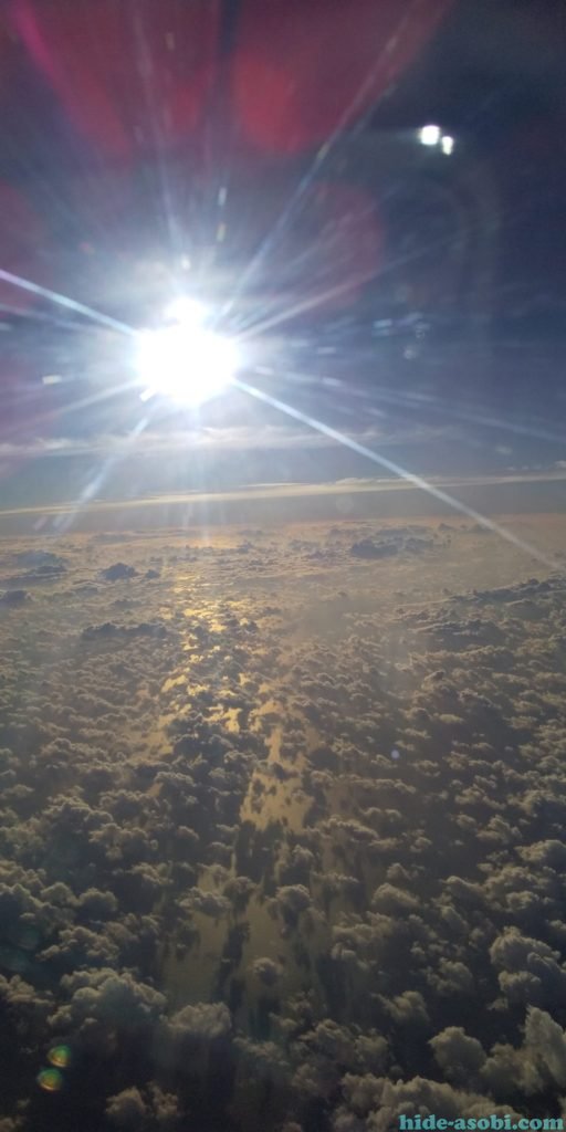 日本帰国時の機内から見た雲の上