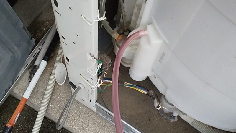 洗濯機の水位センサーにチェックするホースを接続したところ